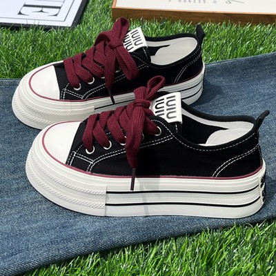 小众黑红色厚底增高帆布鞋女2025新款秋季透气松糕底百搭小白板鞋