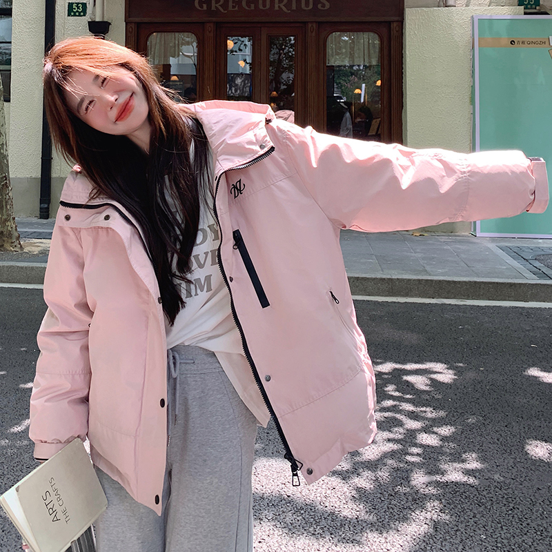超好看粉色甜美连帽冲锋衣羽绒服女2024冬新款加厚工装短款派克服，女装羽绒服，浙宝293