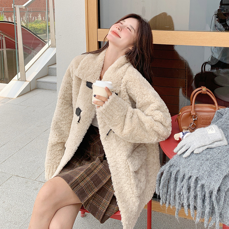 卡其色设计感皮毛一体羊羔毛外套女入冬2025新款洋气别致好看棉服,女装皮草,浙宝293