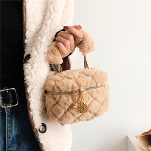 秋冬羊羔毛手提包包女2025新款时尚百搭单肩斜挎包毛茸茸小方包