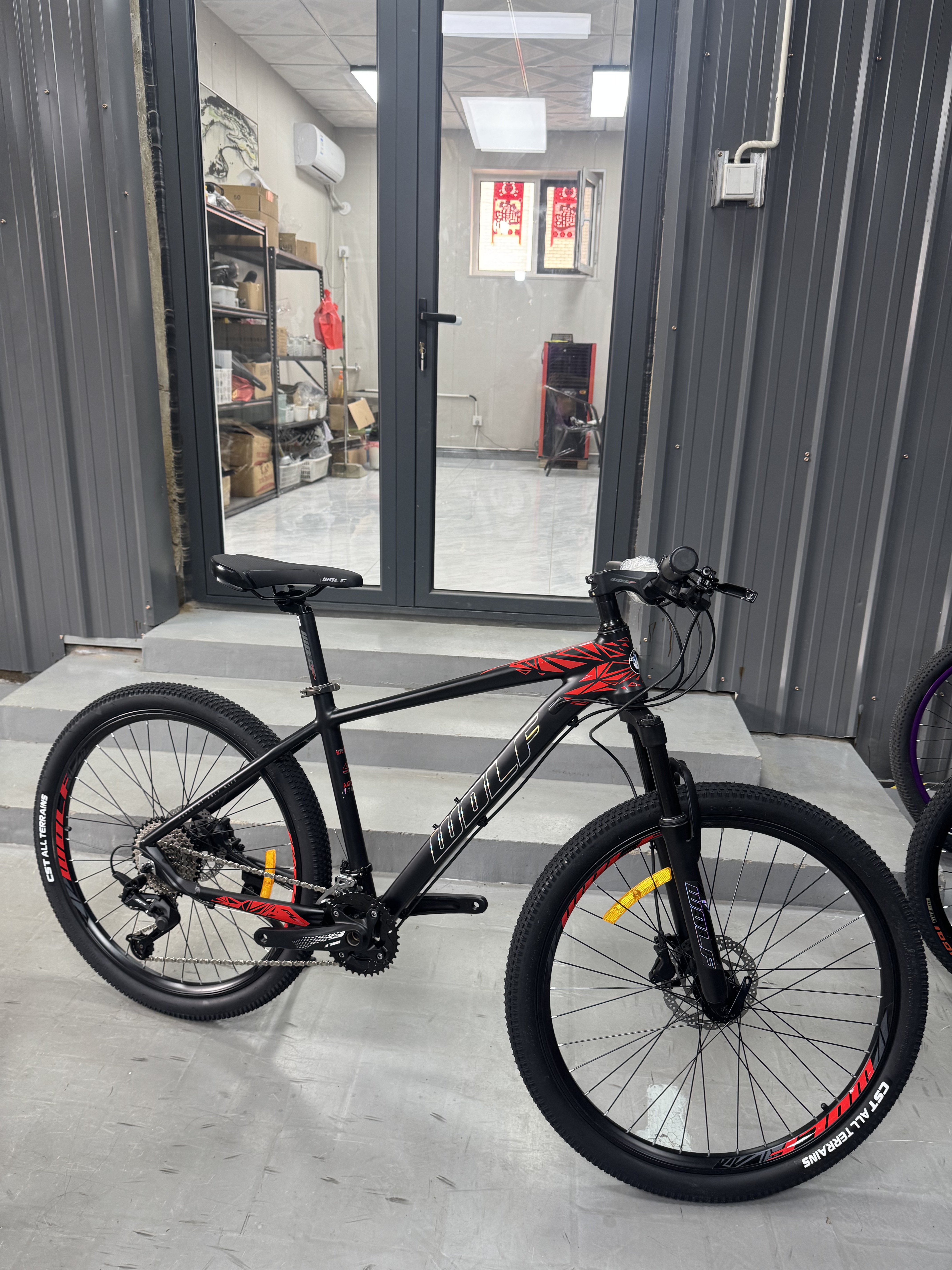 特价跑狼库存山地车26尺寸22速铝合金车架油碟全铝锁死前叉中空盘