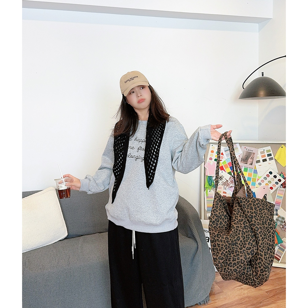 设计感网纹披肩刺绣字母加绒卫衣