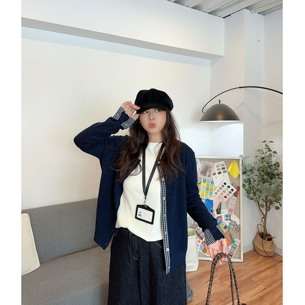 韩系拼接格子圆领正肩针织开衫