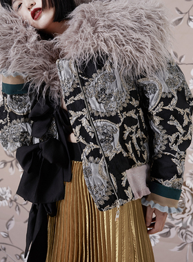 一件秒升全场C位的仿滩羊毛提花拼接原创设计师款新年战袍短棉服