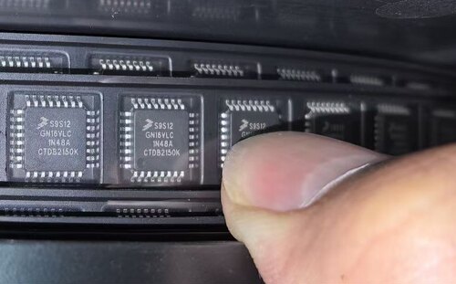 S9S12GN16F1VLC 单片机IC MCU 16BIT 16KB FLASH 32LQFP芯片微控