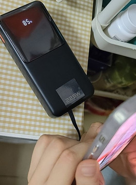 自带线大容量上飞机快通用充电宝