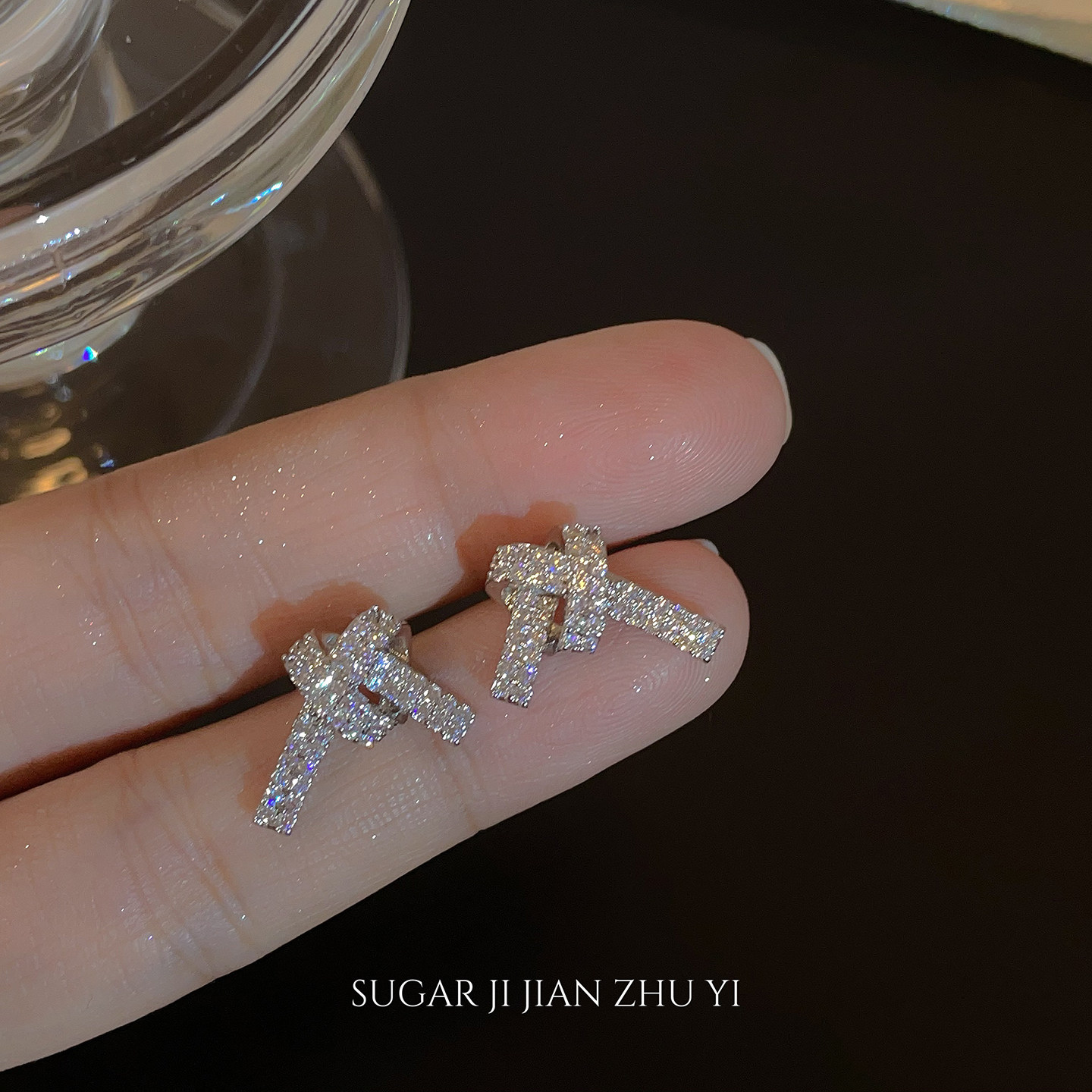 高级感小众轻奢锆石打结耳钉女超闪满钻精致耳环2026年新款耳饰