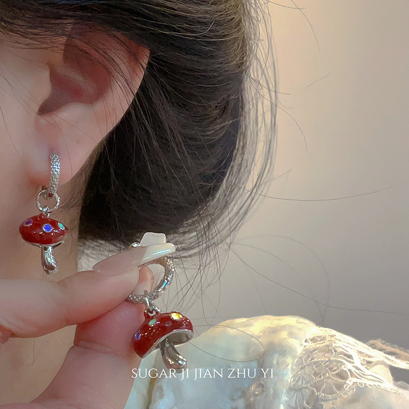 SUGAR 红色蘑菇滴釉耳扣2025新款爆款高级感小众独特设计耳环女
