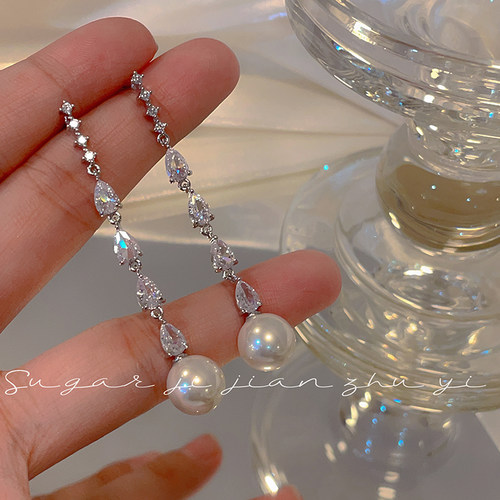 显脸瘦！超闪锆石气质耳钉