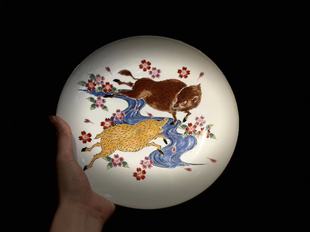 昭和时期日本回流瓷器青花五彩手绘二猪梅花图弥左卫门款壶承茶盘