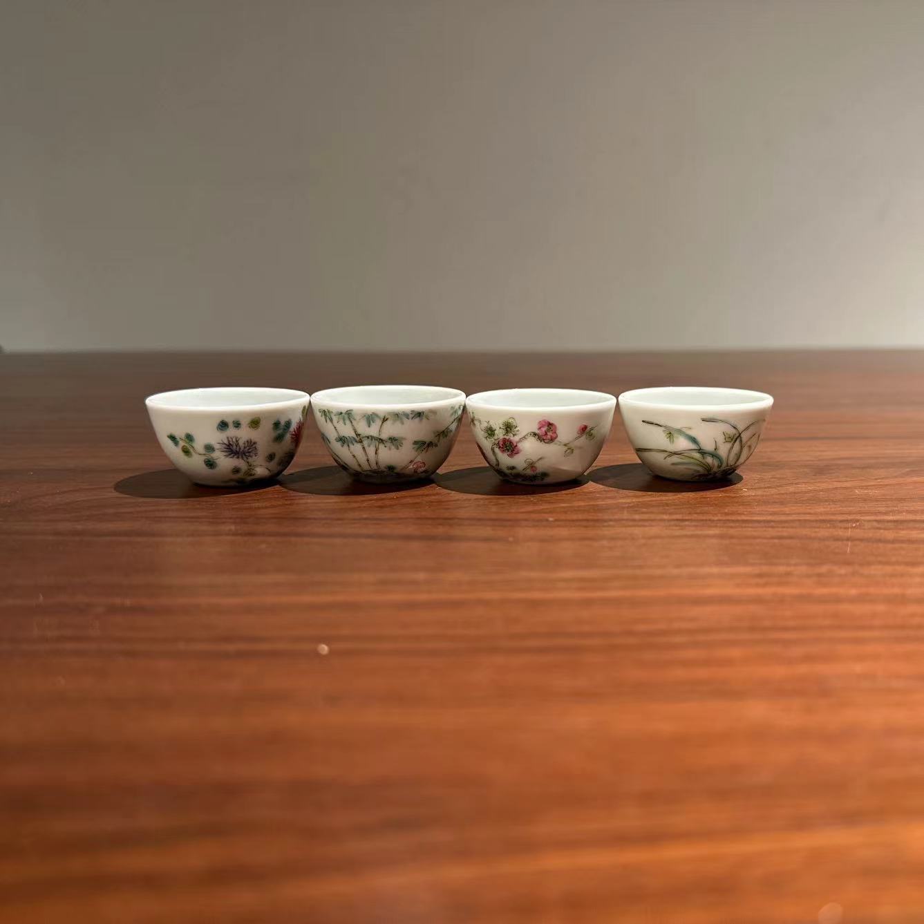清末民国时期粉彩主人杯手绘 梅兰竹菊四君子迷你小牛眼杯一组10c