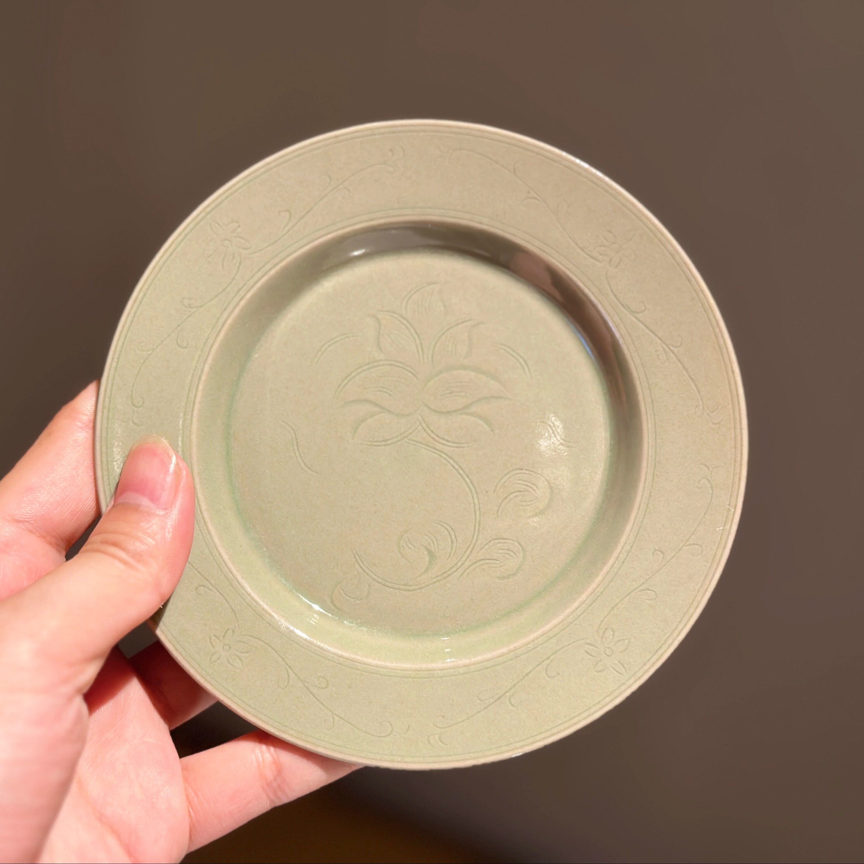 90年代龙泉老厂柴烧瓷器供盘 龙泉窑刻缠枝莲花 工夫茶高足小壶承