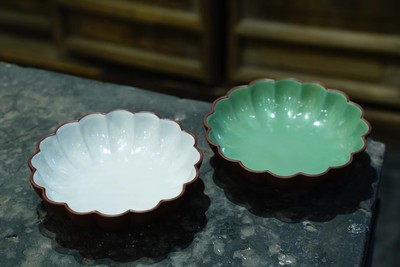 紫砂壶承菊瓣型上釉果盘