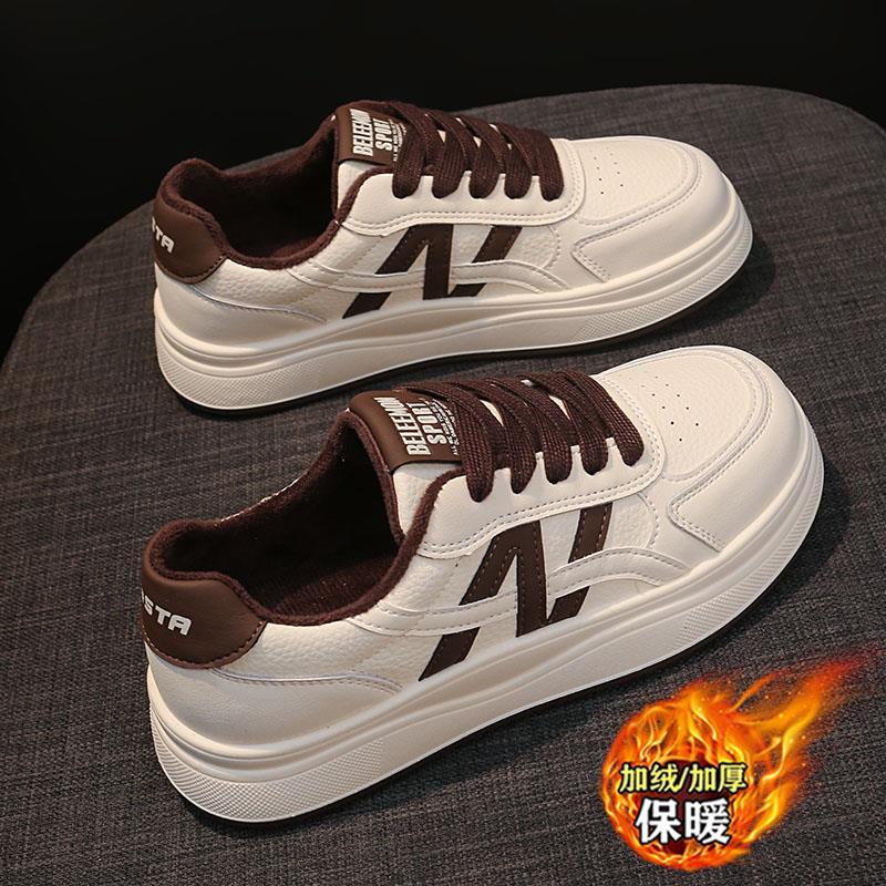 踩屎感加绒休闲板鞋子女2025冬季新款轻便保暖平底真皮小白鞋34码