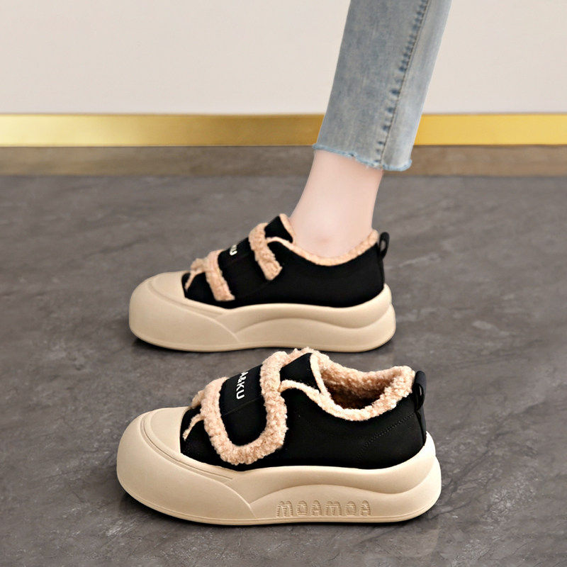 踩屎感加绒保暖女鞋2025新款冬季防滑运动棉鞋魔术贴羊羔毛绒板鞋