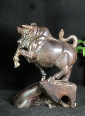 大红酸枝木斗牛摆件红木雕刻家居客厅装饰交趾黄檀办公开业工艺品