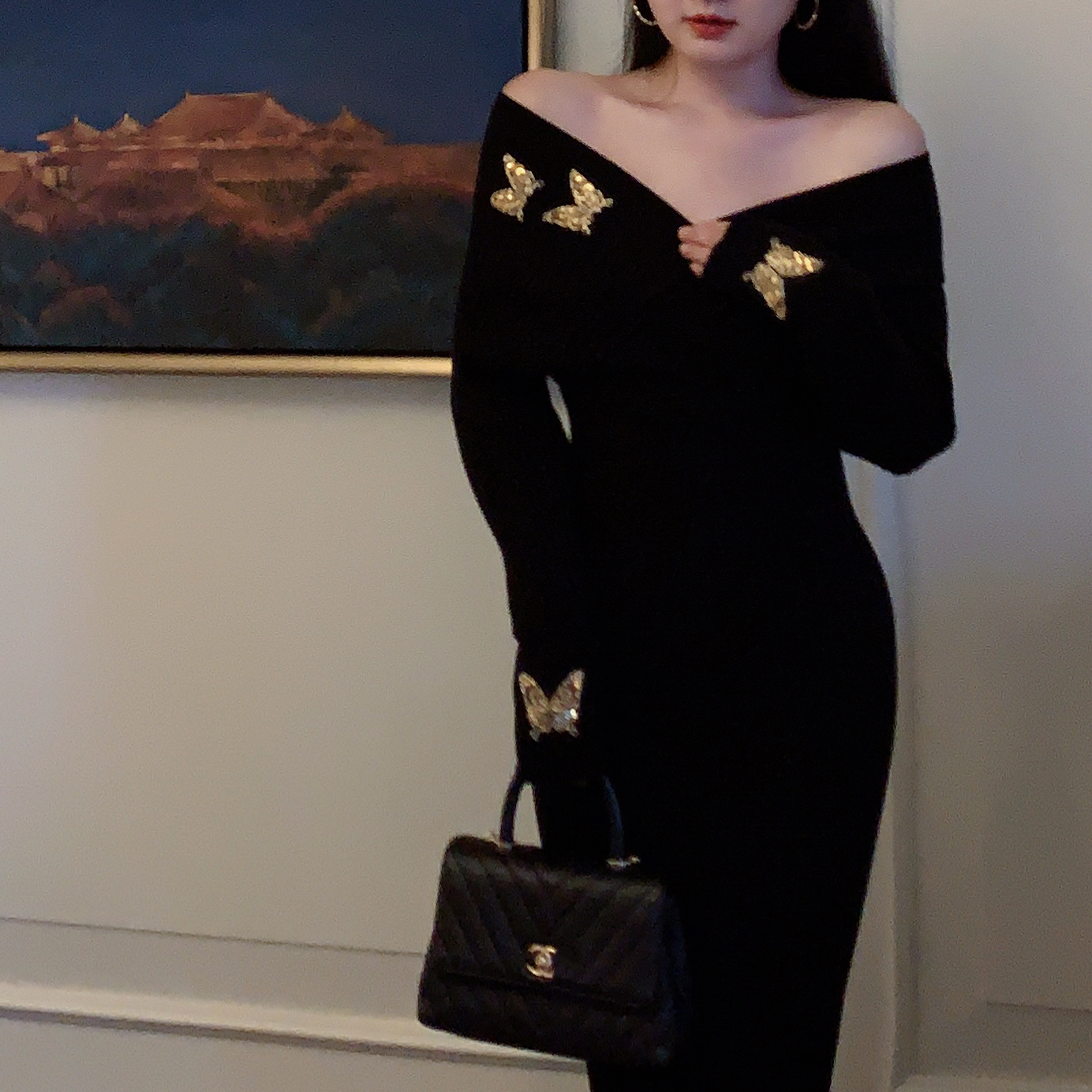 魅鹊2025秋冬新款【金蝶仙子】法式复古一字肩修身显瘦针织连衣裙