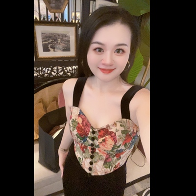 魅鹊2025秋冬新款【富贵花】法式复古小众提花黑金丝绒吊带连衣裙