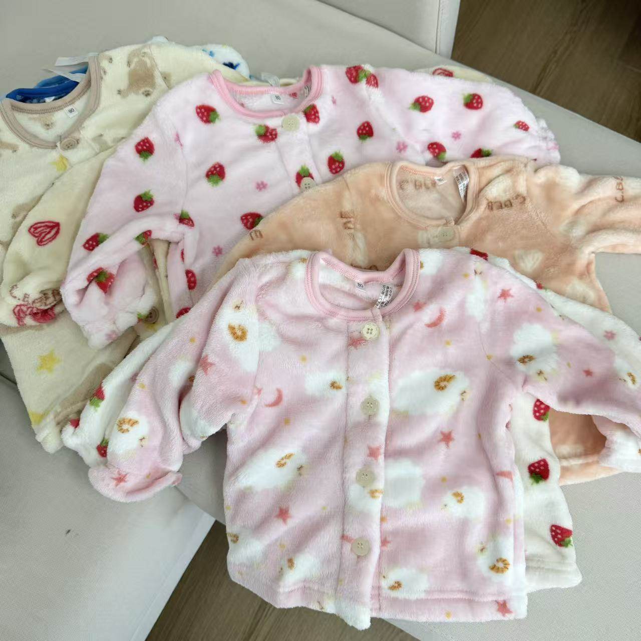 日单宝宝珊瑚绒保暖开衫 家居服上衣 儿童自发热小开衫