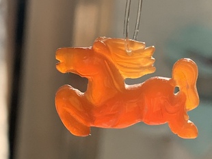 精品天然满红玛瑙奔马小手把玩件十二生肖吊坠 DlY手工雕刻送证书