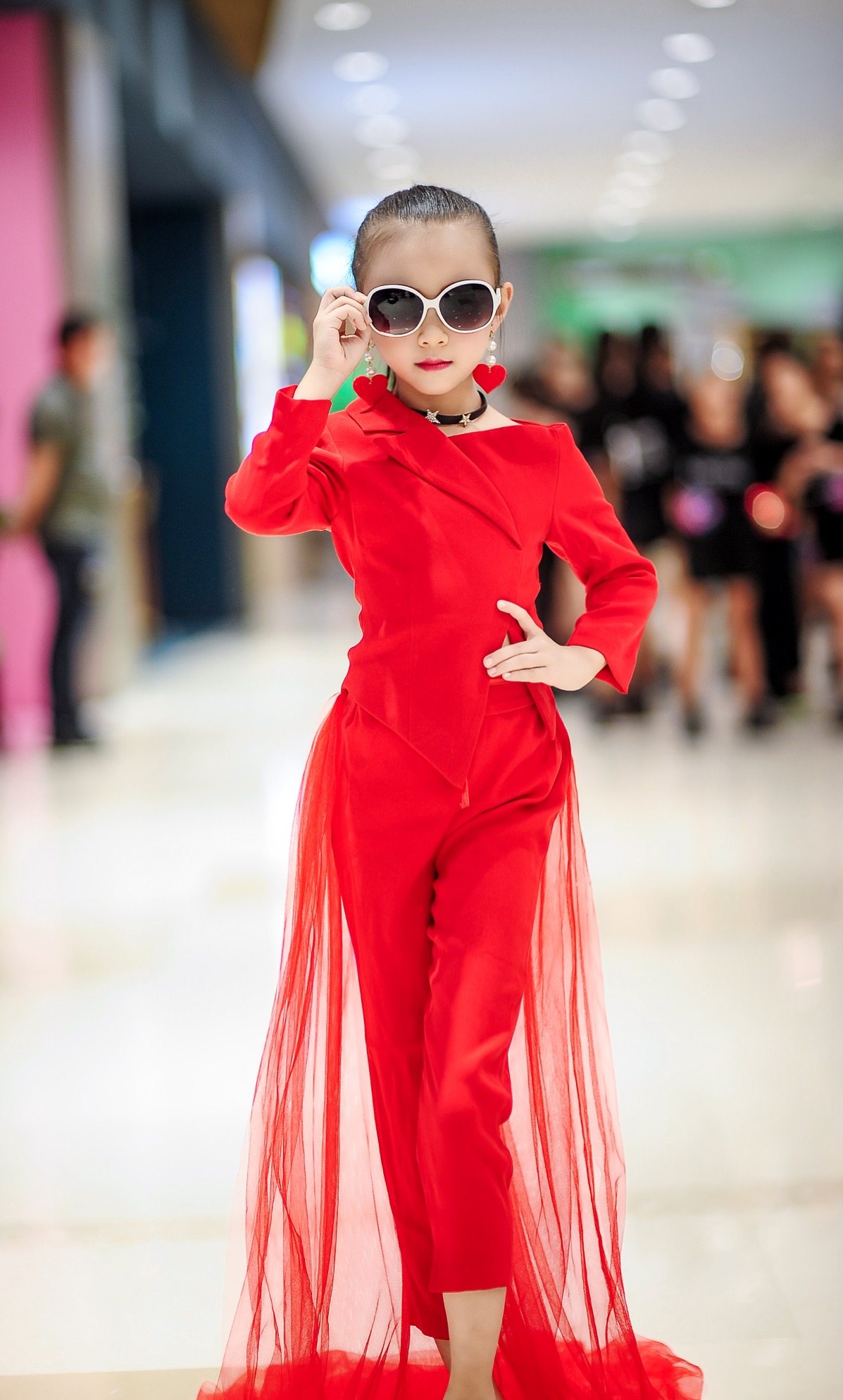 儿童走秀西装女童模特秀潮服时装秀服装演出服亲子创意西服黑白色