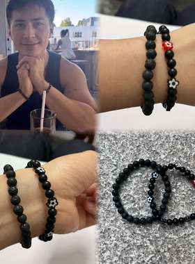 哈德森 威廉姆斯Hudson Williams同款黑琉璃花字母手链串巅峰对决