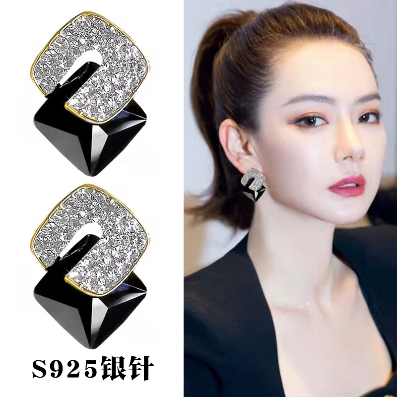 戚薇同款几何方形黑色水晶耳钉女2024年新款潮轻奢高级感耳环耳饰