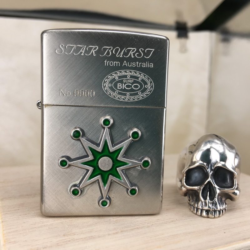 原装正版 1999年I全新限量布纹拉丝马刺贴章首机防风打火机 ZIPPO