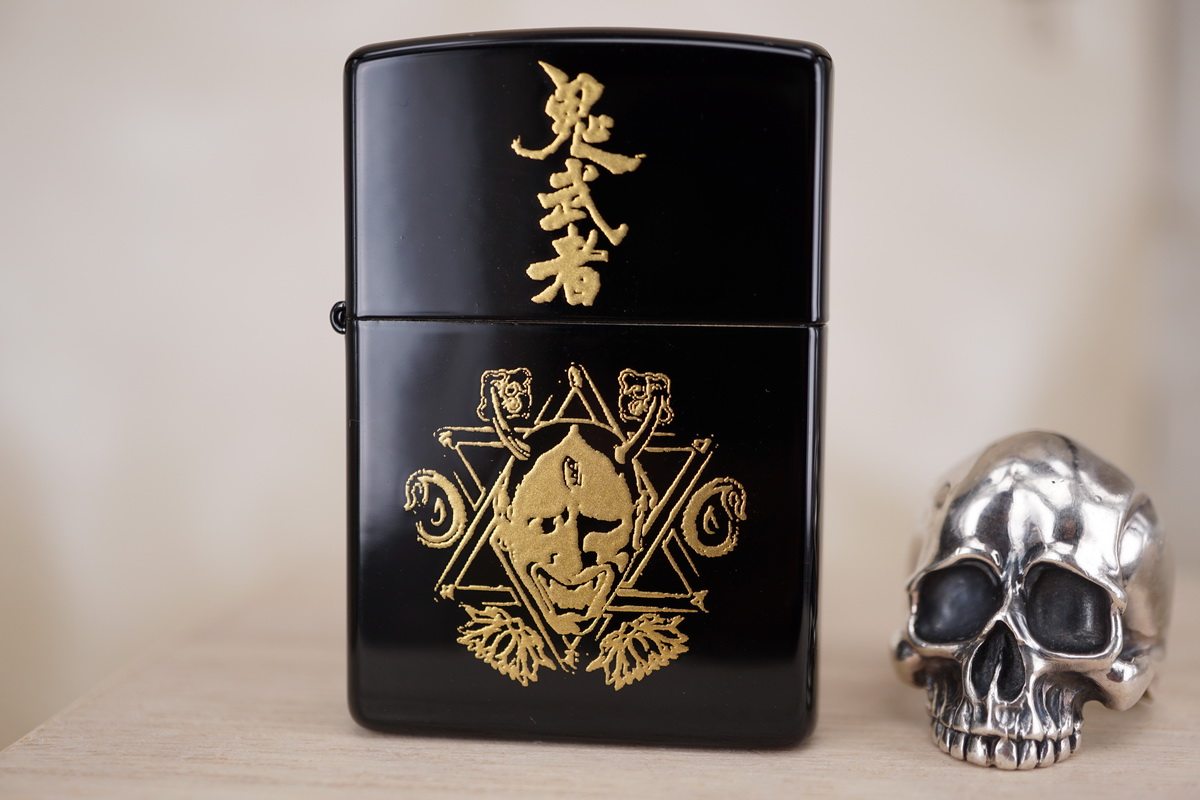 原装正版 2001年J全新限量黑烤漆本金时绘鬼武者纹章打火机 ZIPPO