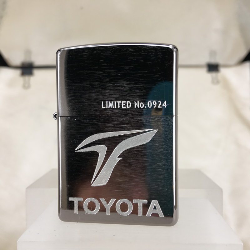 原装正版2003年E全新限量镀钛精雕丰田F1赛车车模礼盒打火机ZIPPO