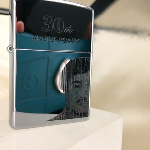 原装正版2000年J全新镜面双面蚀刻漆印著名相扑手纪念打火机ZIPPO