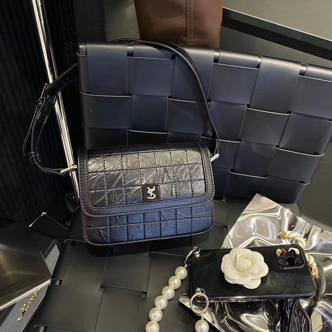 2023新款牛皮翻盖小方格包级感小众设计单肩包斜挎包百搭款女链条