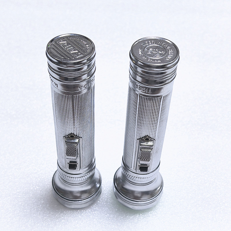 凯达牌老式手电筒铁皮2号电池黄光老灯泡照明家用胎教虎头电筒