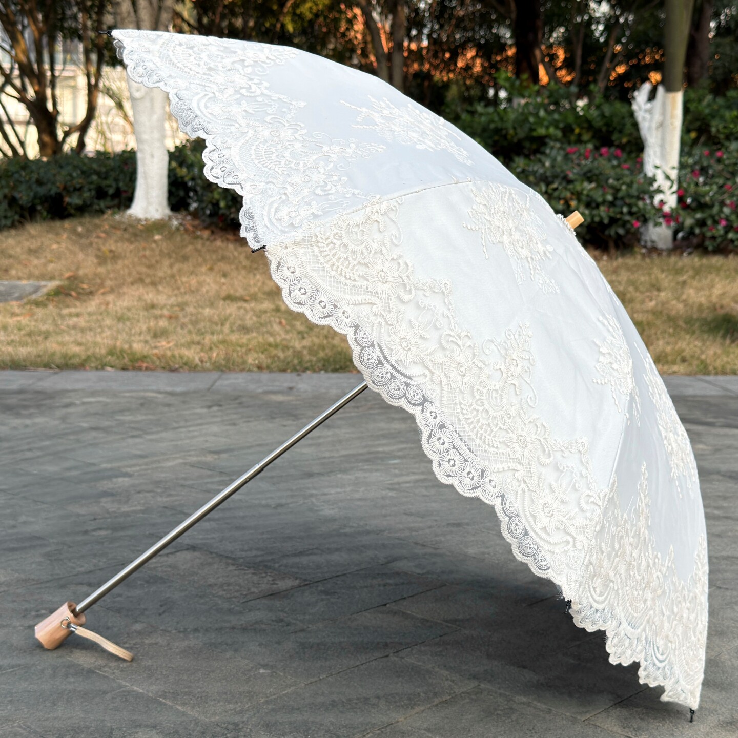 米白色刺绣花太阳伞复古典防晒遮阳防紫外线黑胶晴雨两用洋伞高档