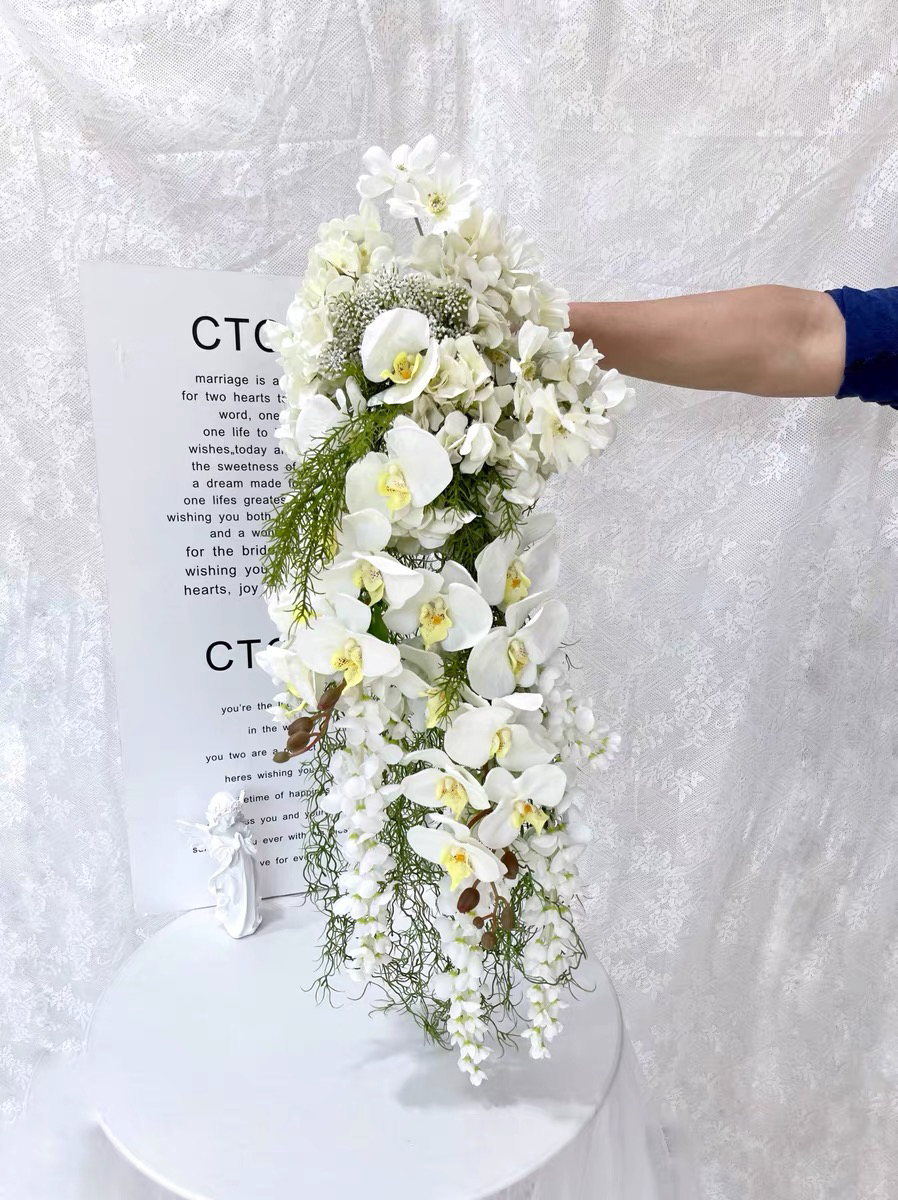 高级复古婚礼白色仿真花瀑布款手捧花新娘领证结婚花束拍照道具