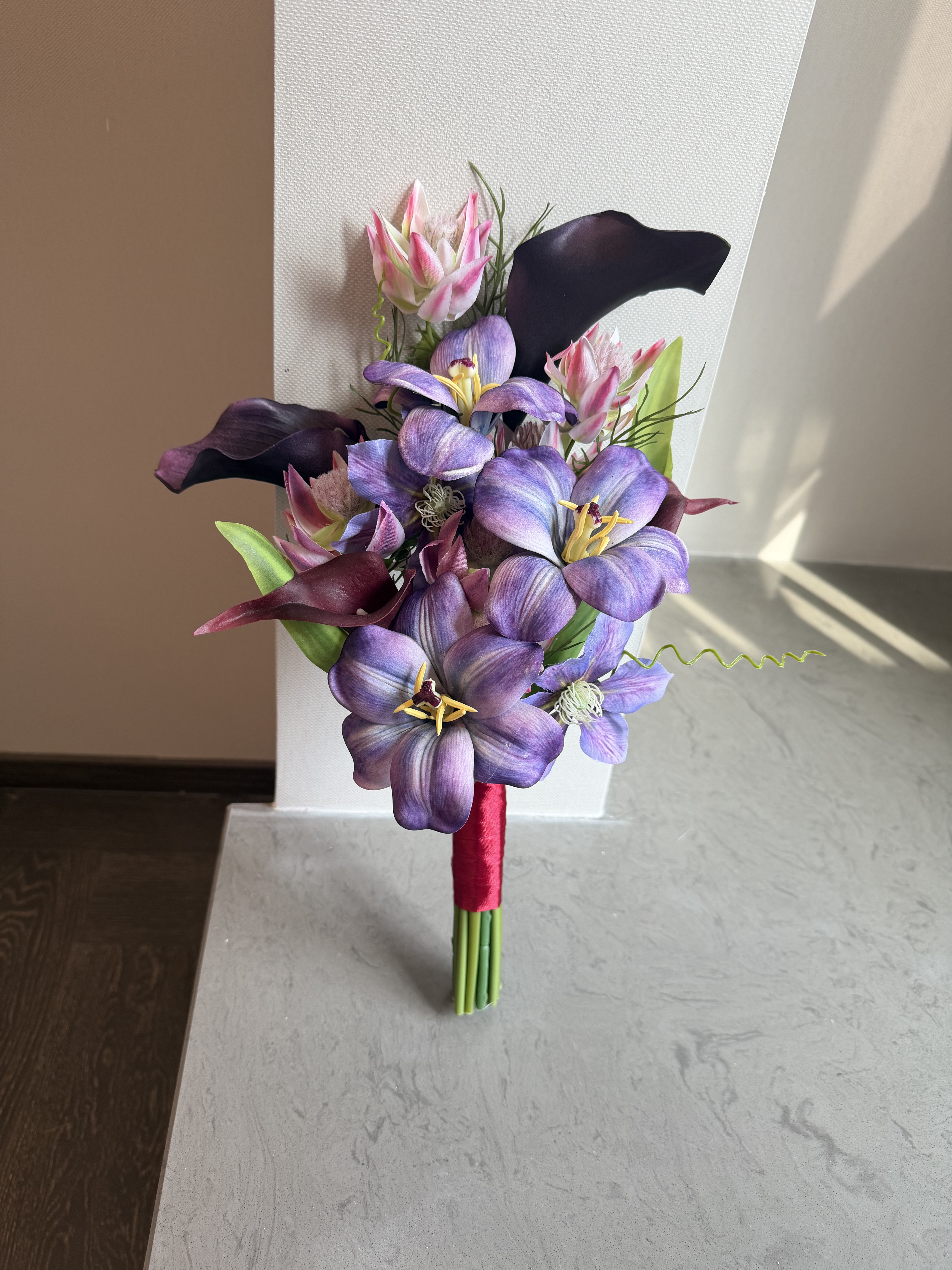 紫色复古手捧花 仿真马蹄莲新娘结婚领证登记花束 高级感道具
