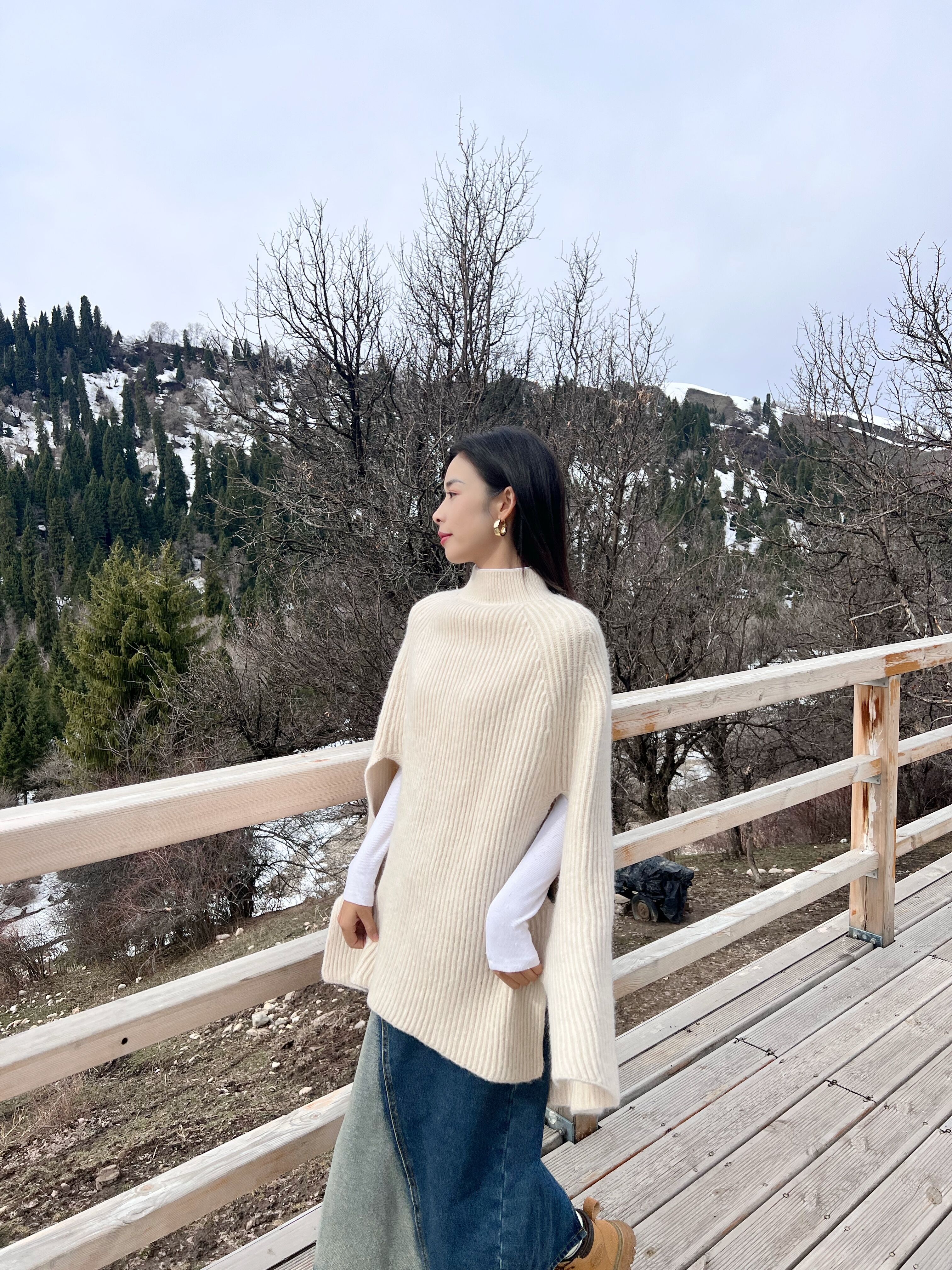 冬季半高领套头女宽松不规则奶杏色调斗篷披肩造型针织上衣外套厚