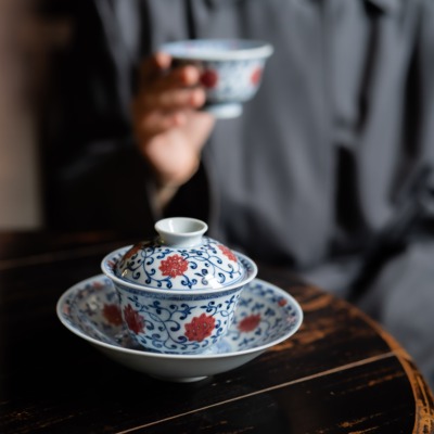 景德镇观云听雨釉里红缠枝莲盖碗