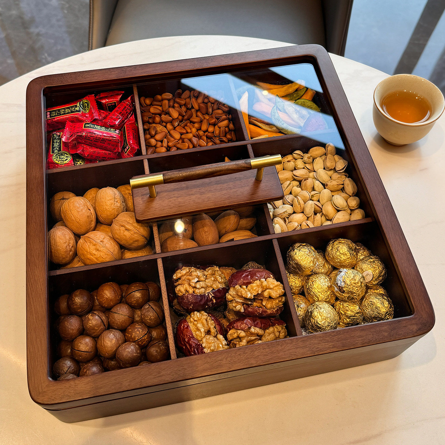 九宫格实木干果盘客厅家用2026高端精致高颜值零食坚果分格收纳盒