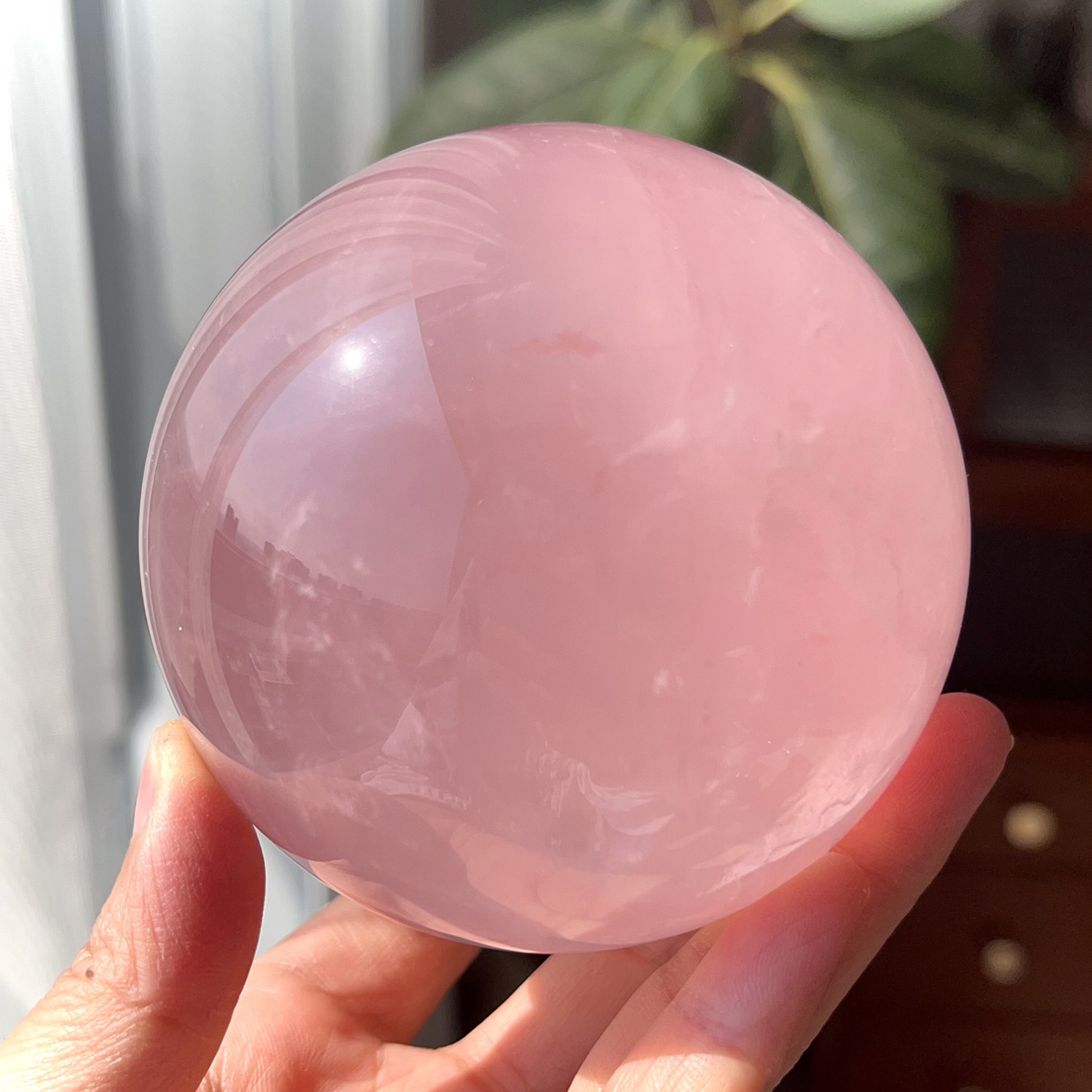 天然莫桑星光粉晶球摆件