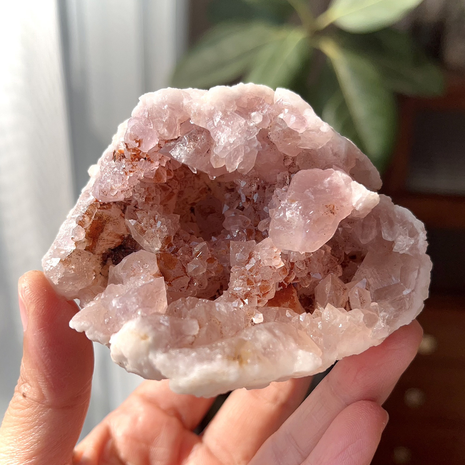 天然阿根廷粉晶洞造型好看