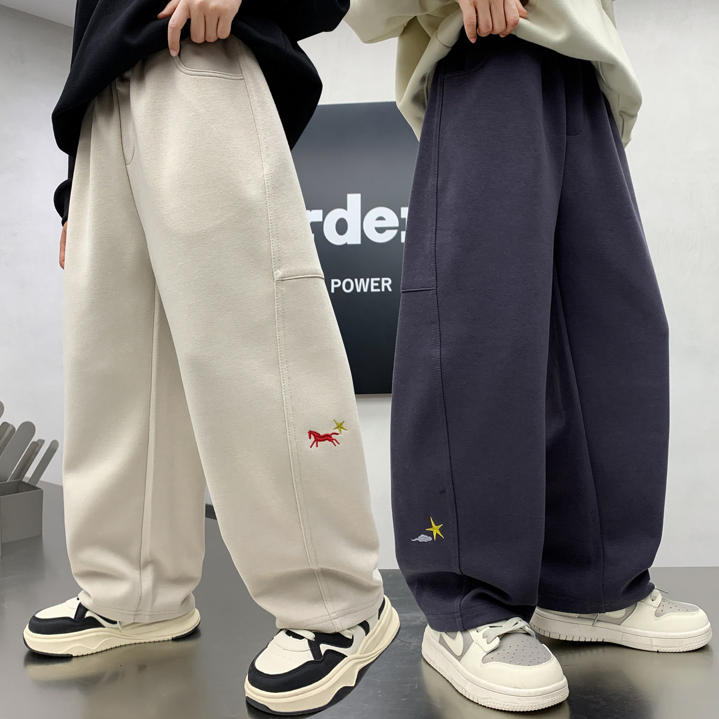 男童裤子春秋款2026新款儿童春装运动裤宽松弯刀裤中大童男孩卫裤