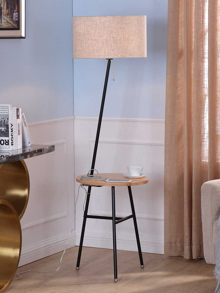 플로어 램프 북유럽 거실 간단한 현대 소파 커피 테이블 램프 크리 에이 티브 침실 머리맡 충전 테이블 램프 스탠딩 테이블