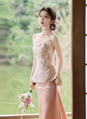 新中式晨袍改良粉色抹胸订婚礼服