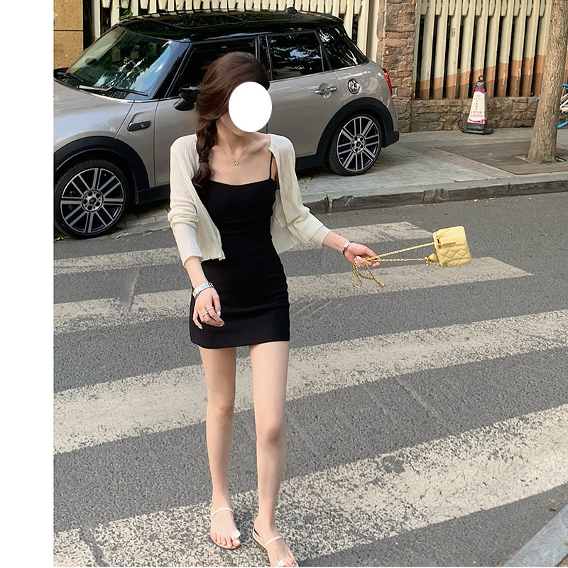 性感吊带露肩背礼服轻奢高端小众级气质名媛晚宴会收腰显瘦连衣裙