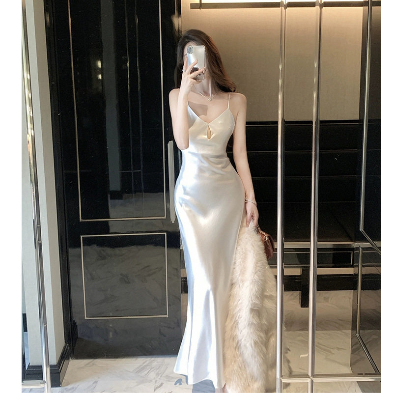 性感吊带深V领露肩背缎面礼服轻奢高端小众级气质名媛晚宴连衣裙
