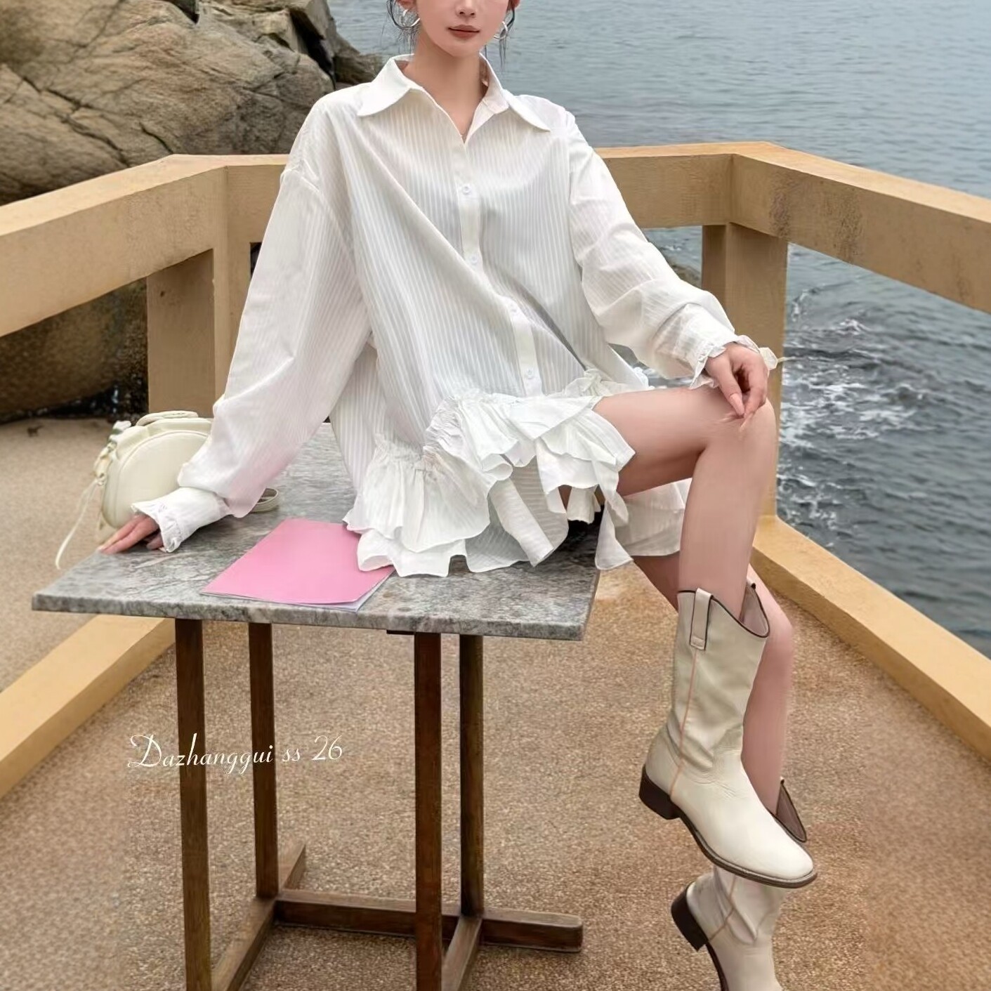 长袖拼接荷叶边娃娃款条纹白衬衫女2026新款春季欧洲站中长款上衣