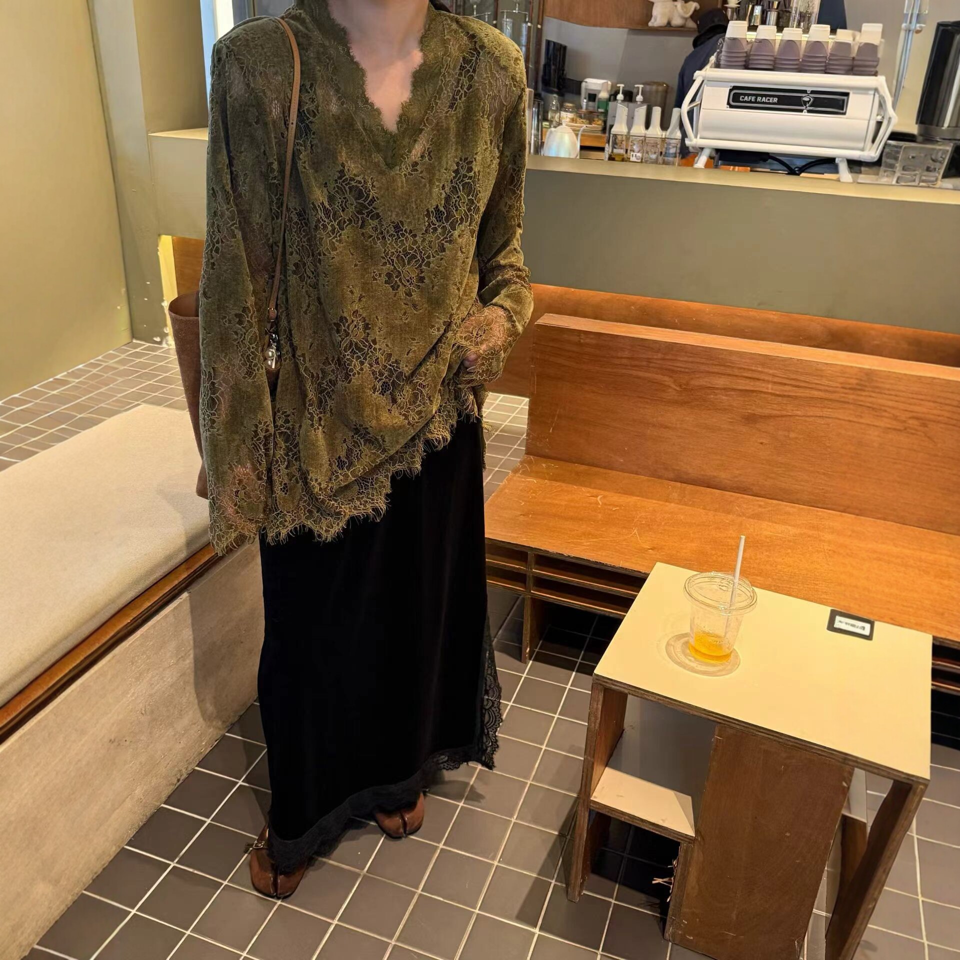 v领植绒勾花镂空蕾丝衫t恤女2026