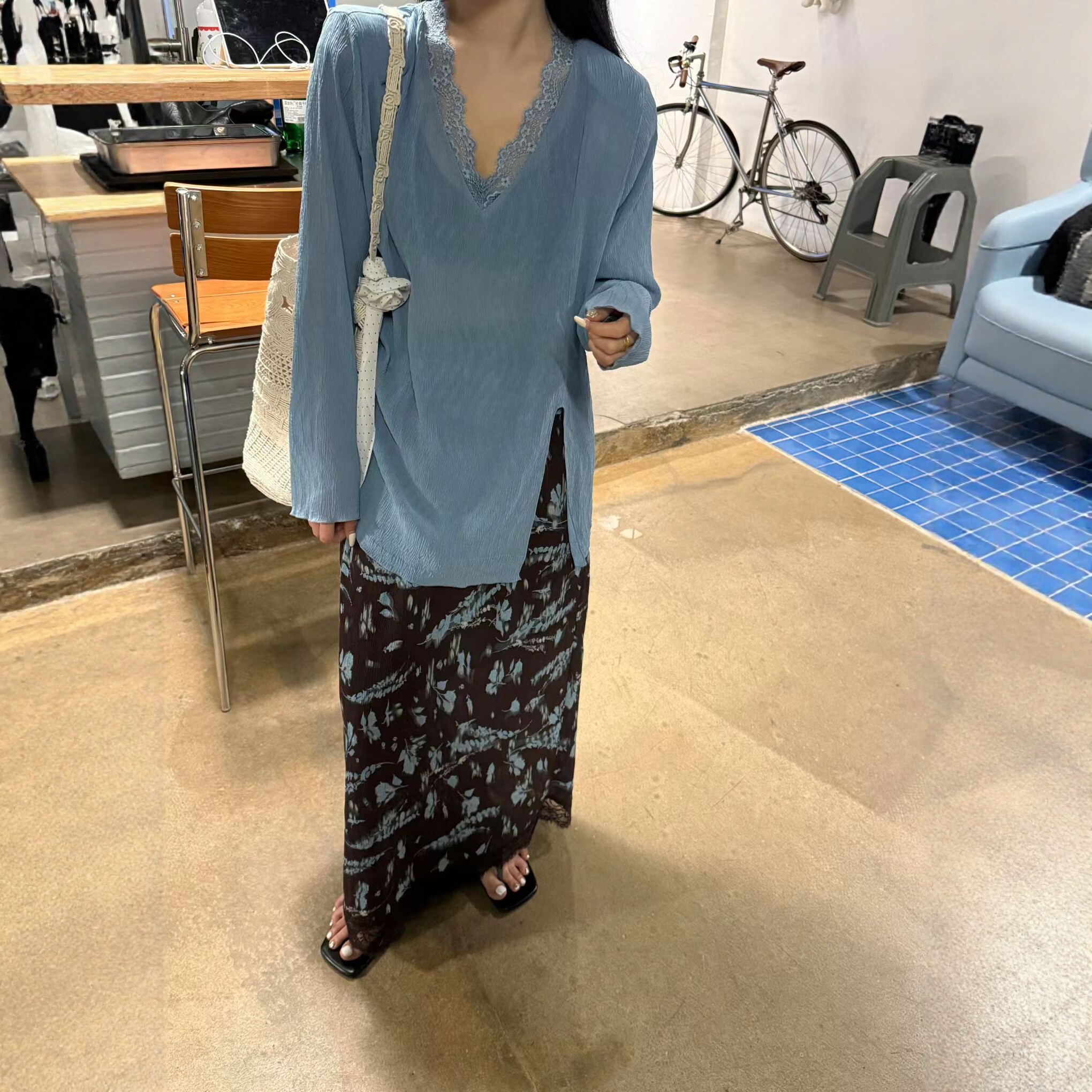 拼蕾丝v领垫肩长袖蕾丝衫女2026