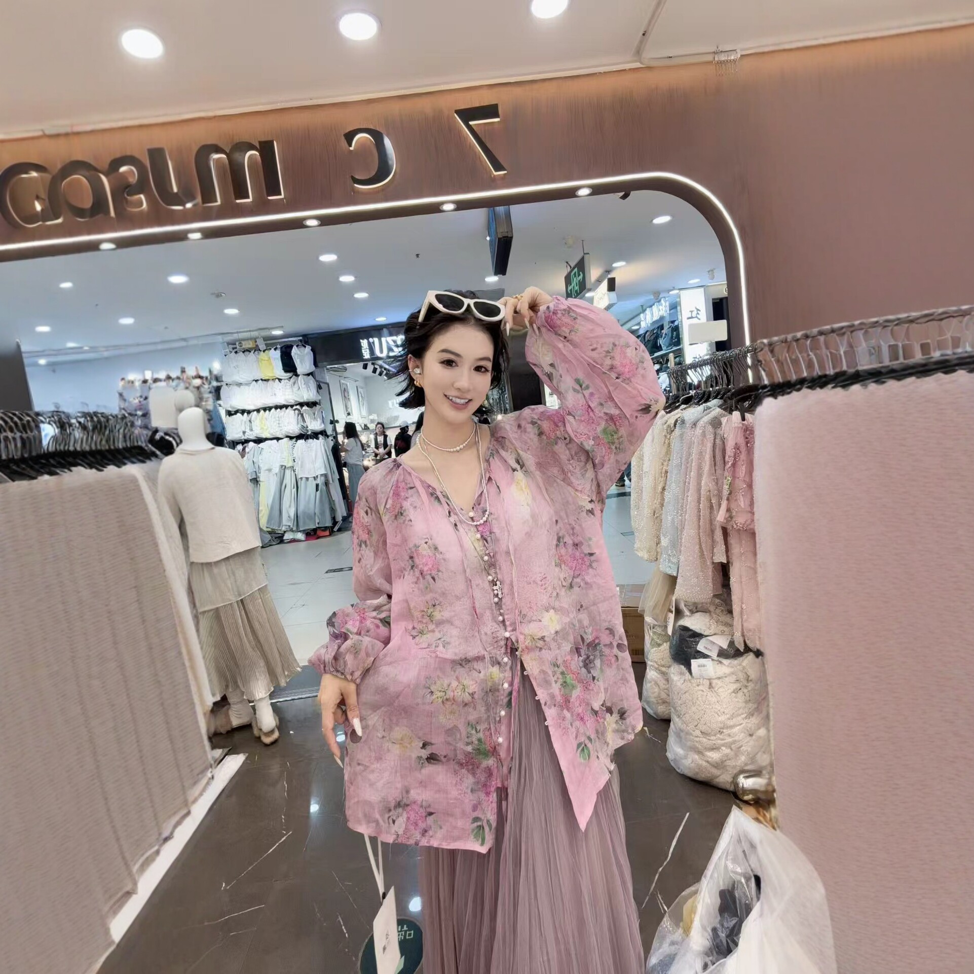 气质衬衫女珍珠扣碎花宽松上衣潮